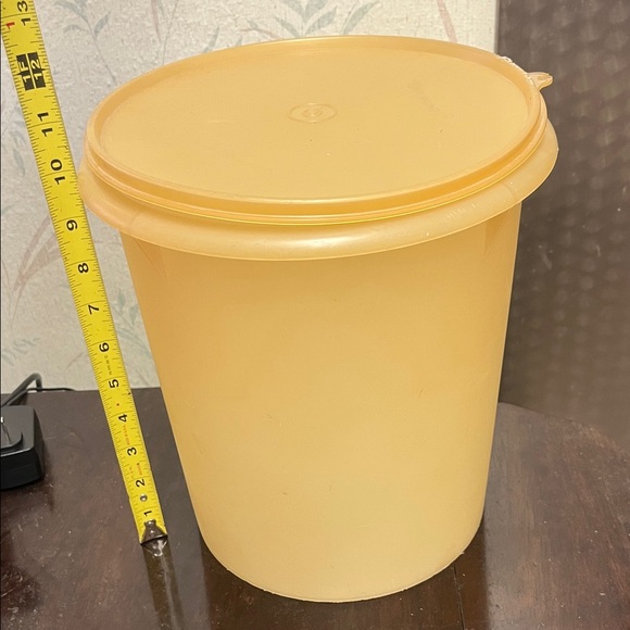 Large Vintage Tupperware dry Container - Picture 2 of 6